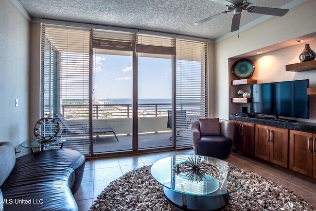 Building Photo - 2060 Beach Blvd