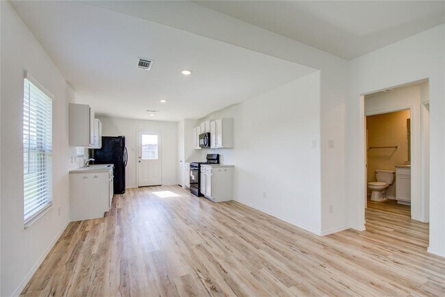 Building Photo - 5200 Elrington Vly Ln