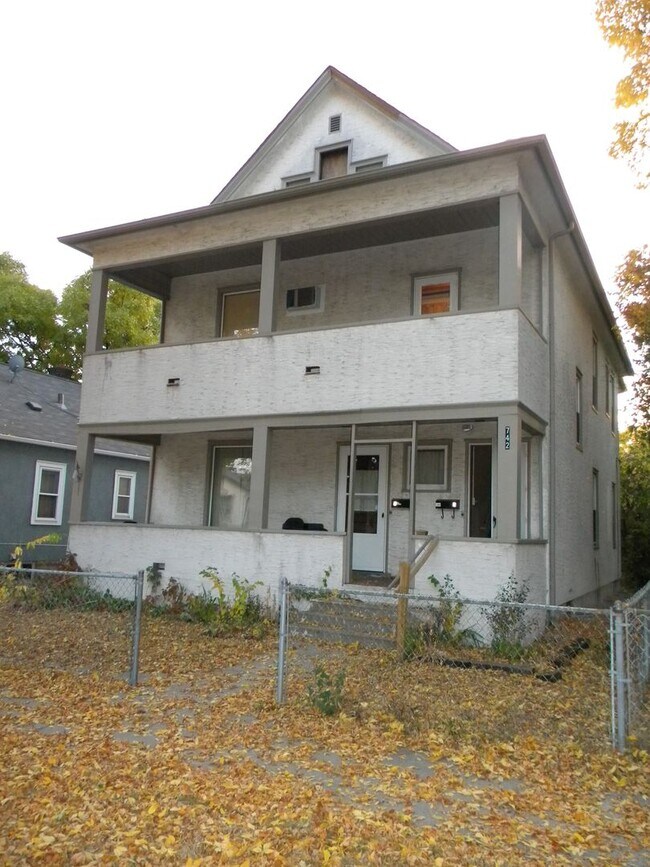 Building Photo - 742 Buchanan St NE