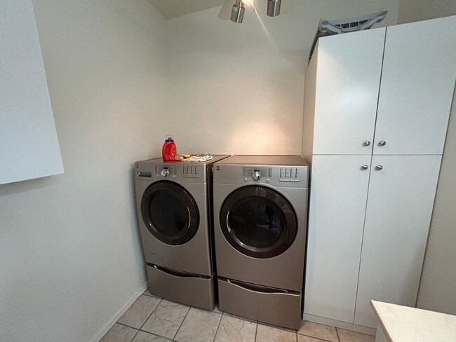 Building Photo - 17200 W Bell Rd