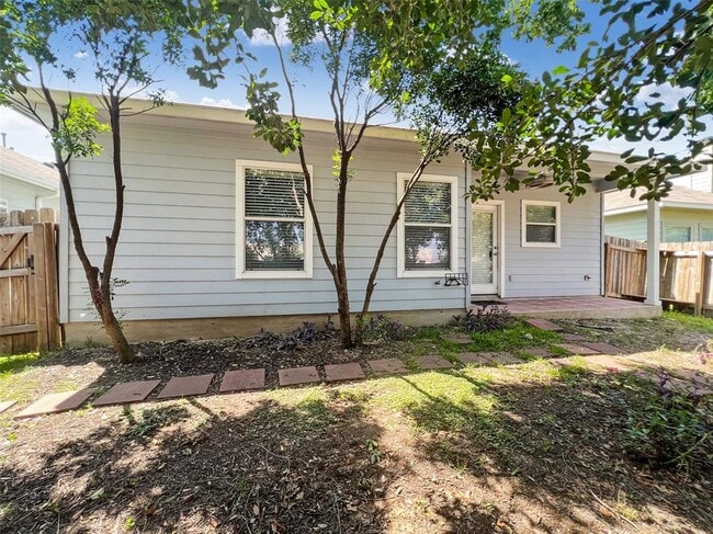 Building Photo - 3917 Bronco Bend Loop
