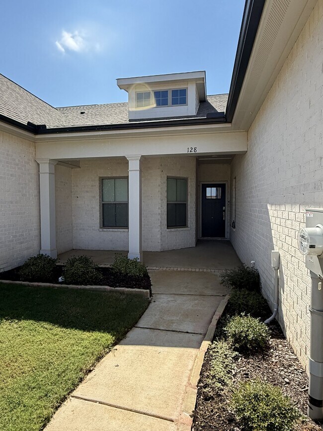 Building Photo - 128 Clift Farm Dr