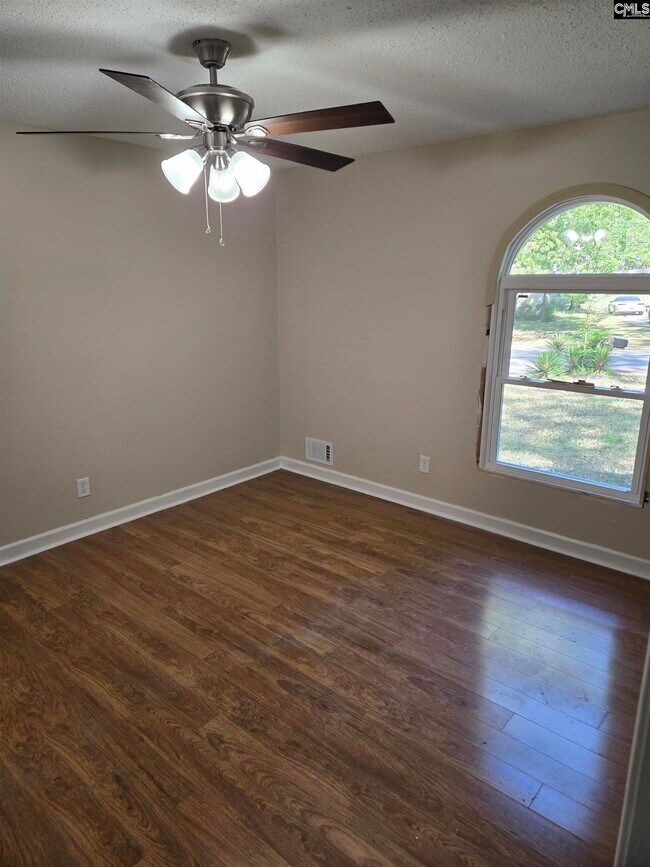 Building Photo - 42 Raintree Ct