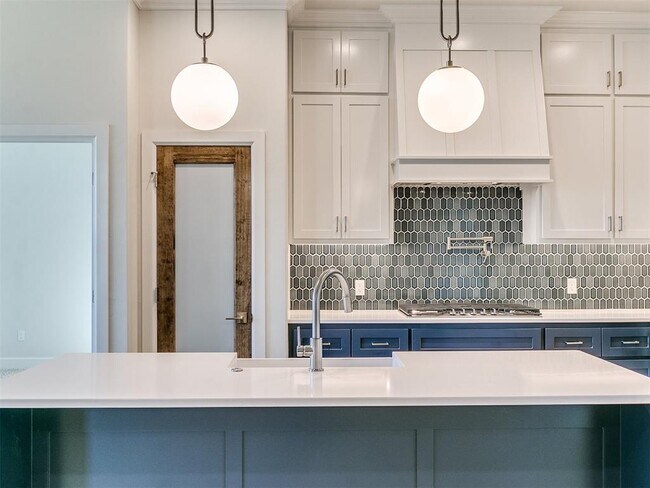 Building Photo - 13400 Sandoval Blvd