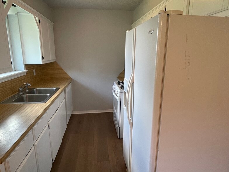 Kitchen - 254 Hickory Stick Ln