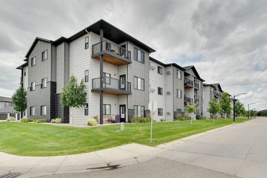 Grayhawk Apartments Building - Grayhawk Apartments