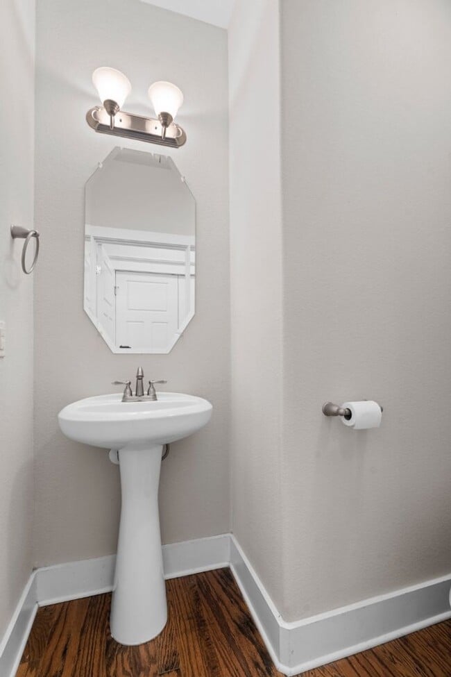 Building Photo - 11229 Avery Station Loop