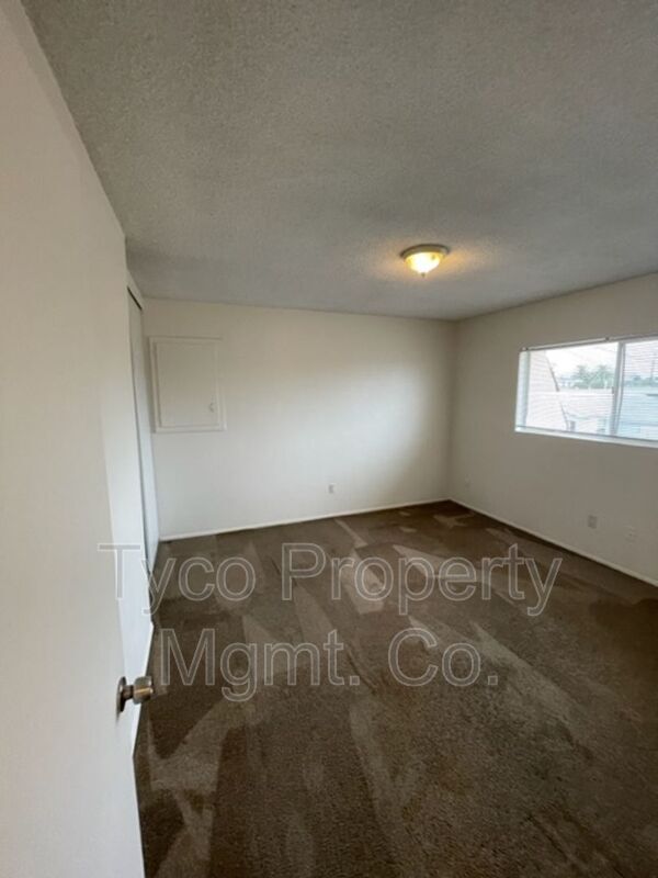Building Photo - 455 Park Way