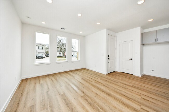 Building Photo - 5201 Fairchild St