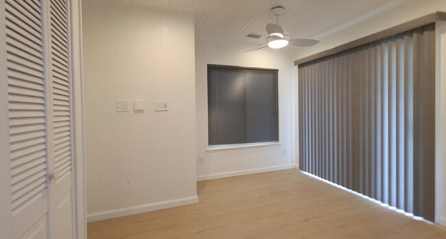 Building Photo - Updated Large 3 bedroom 2 bathroom home
