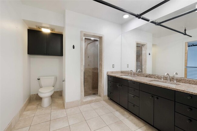 Building Photo - 411 Brazos St