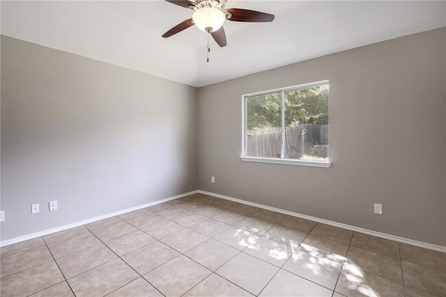 Building Photo - 1617 Diana Dr