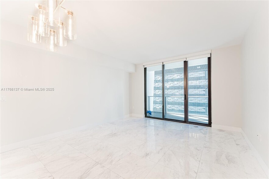 Building Photo - 1010 Brickell Ave
