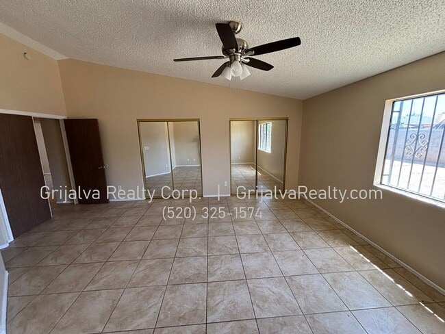 Building Photo - 3 Bedroom, 2 Bath Midvale House for Rent  (Valencia/Midvale)