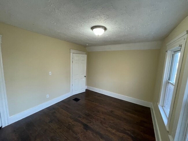 Building Photo - SECTION 8 and EDEN Accepted!! Stunning 4-Bed, 2-Bath Renovation in Lorain!!