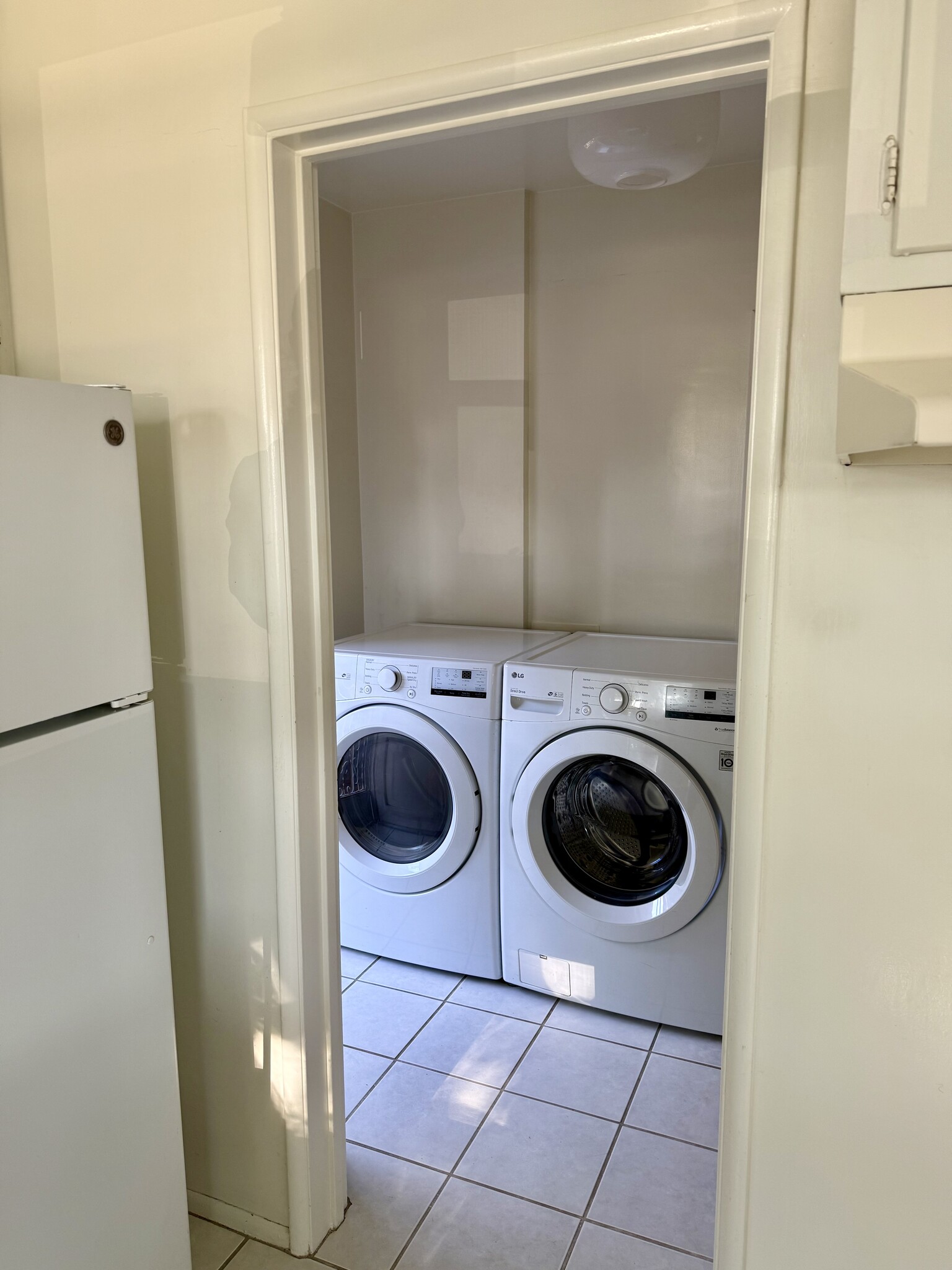 washer and dryer in unit - 2401 Oak St