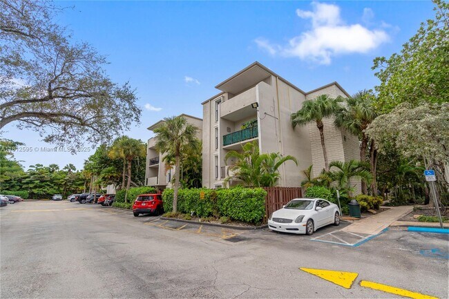 Building Photo - 6886 N Kendall Dr