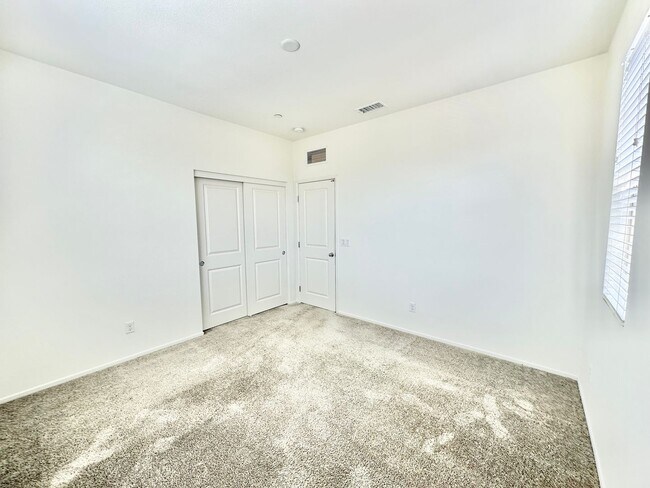 Building Photo - Lovely, Light & Bright, Two-Story, Detached Home in the Desirable Wildgrove Community of Vista!