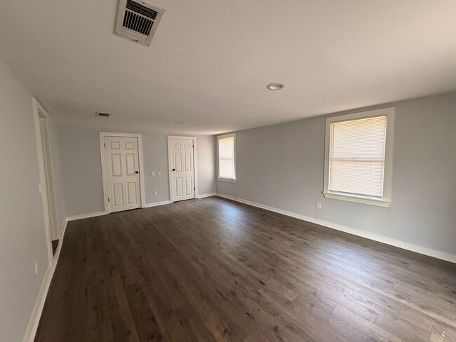 Building Photo - Discover this spacious 3-bedroom, 2-bathroom house in Atkins, AR