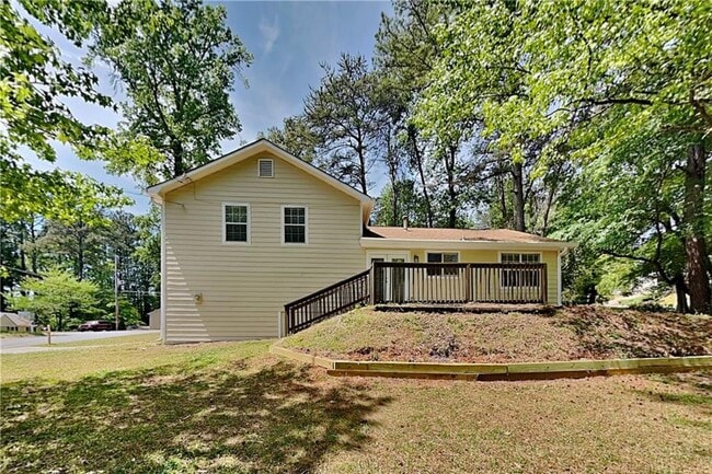 Building Photo - 2263 Turtle Club Dr NE