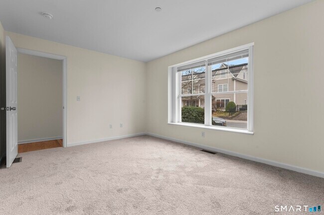 Building Photo - 15 W Main St