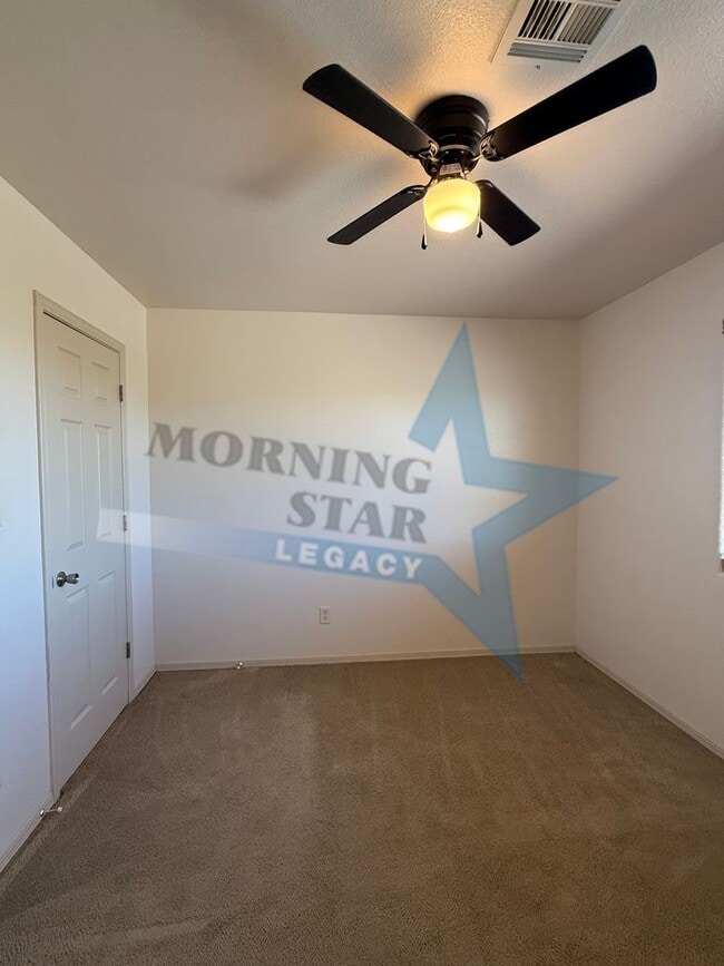 Building Photo - 2-Bedroom Townhome Apartment - Available Now!