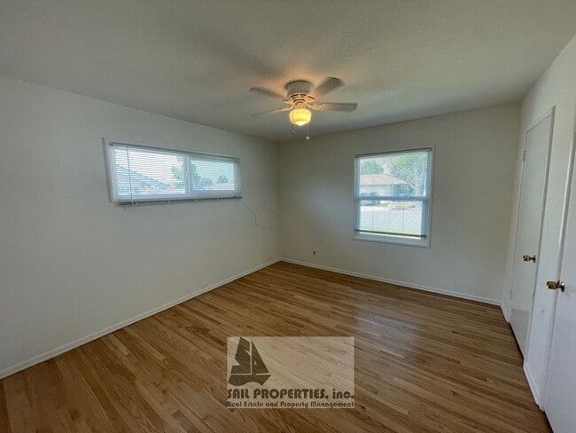 Building Photo - 1440 E Rose Ave