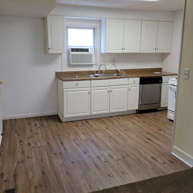 Building Photo - 438 S Powell Ave