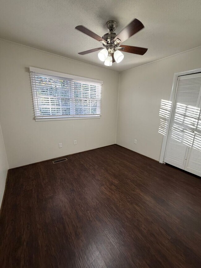 Building Photo - Beautifully Renovated Duplex in Prime Auburn Location