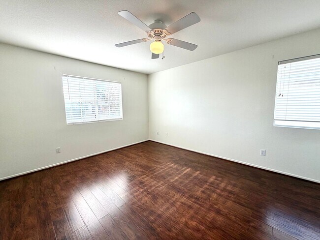 Building Photo - Spacious Oak Creek Cul-de-Sac Home with 5 Bedrooms & 3-Car Garage