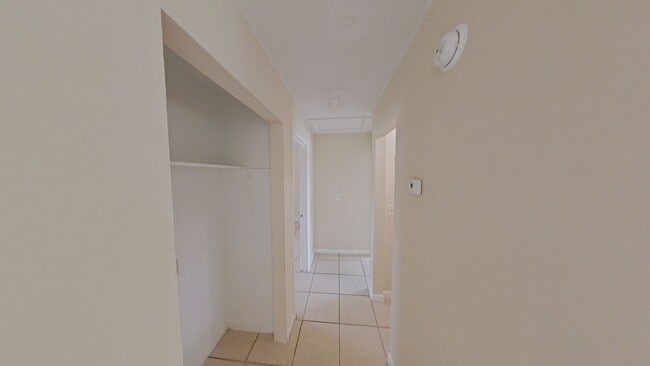 Building Photo - Nice and Cozy 2 Bed/1 Bath Apartment