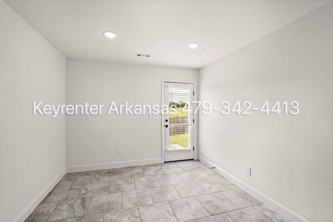 Building Photo - Bentonville living | 4bed 2bath