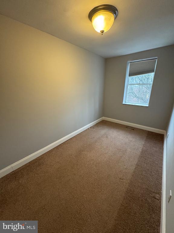 Building Photo - 1068 Floyd Terrace