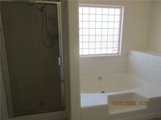 Building Photo - 2301 Graystone Dr