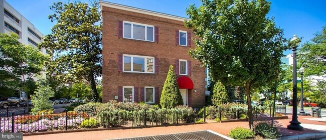 Building Photo - 837 New Hampshire Ave NW