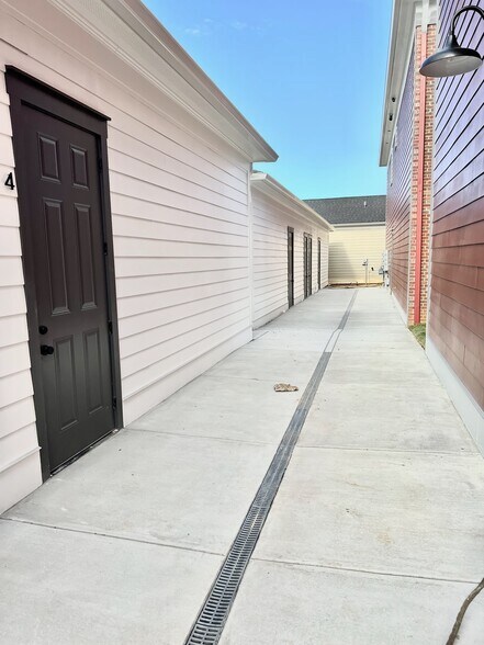 Building Photo - 12085 River Beauty Loop