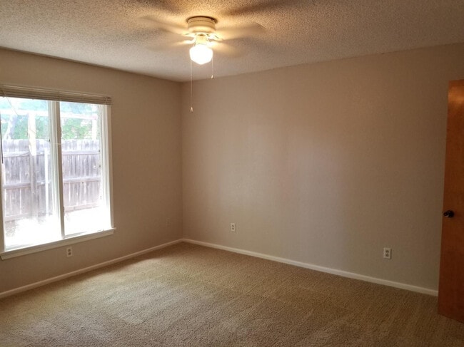 Building Photo - 7714 Albany Ave