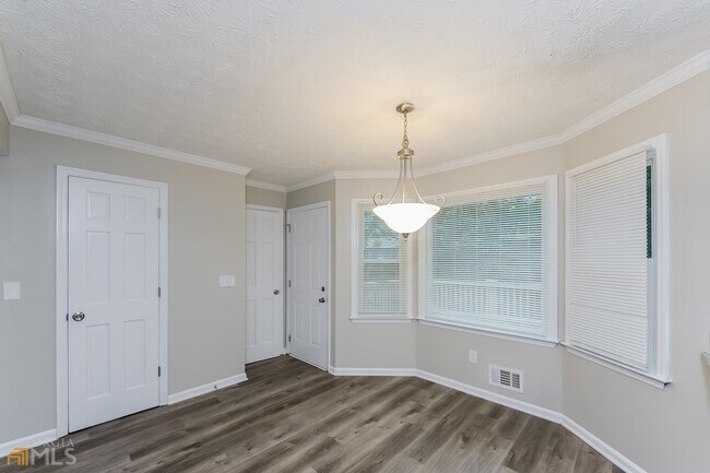 Building Photo - 4971 Shallow Ridge Ct NE