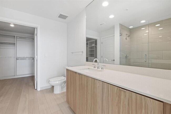 Building Photo - 555 NE 8th St