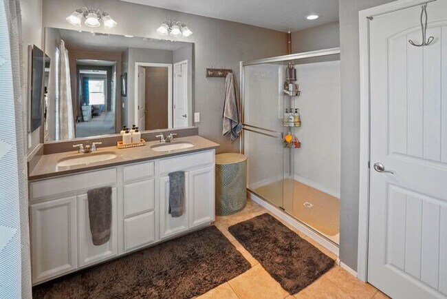 Building Photo - Gorgeous 4+1 Bdrm Home in Gladden Farms wi...