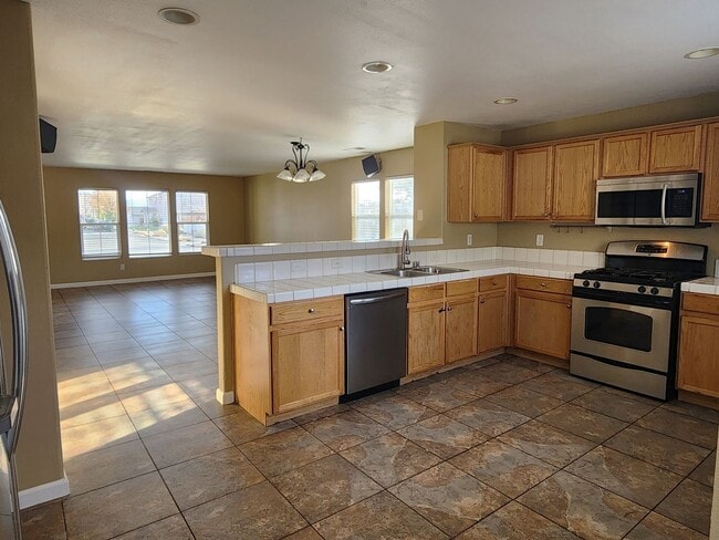 Building Photo - 4 Bedroom Home in Gardnerville For Rent