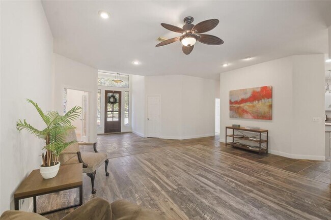 Building Photo - 5 Oak Crest Cir
