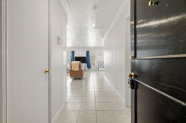Building Photo - 357 N Post Oak Ln