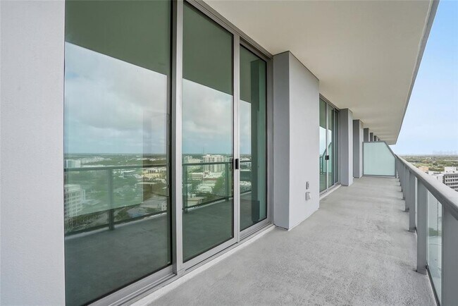 Building Photo - 400 Central Ave