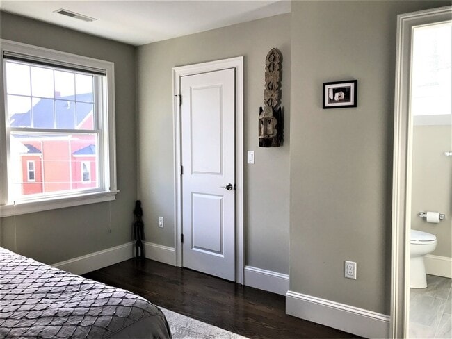 Building Photo - 27 Albion St