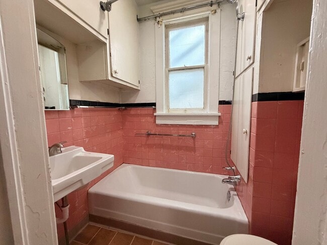 Building Photo - 1701 1st Ave N