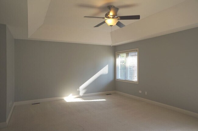 Building Photo - 8566 Huckins Dr