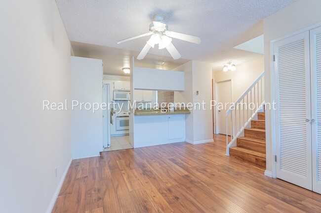 Building Photo - Spacious townhouse in LA