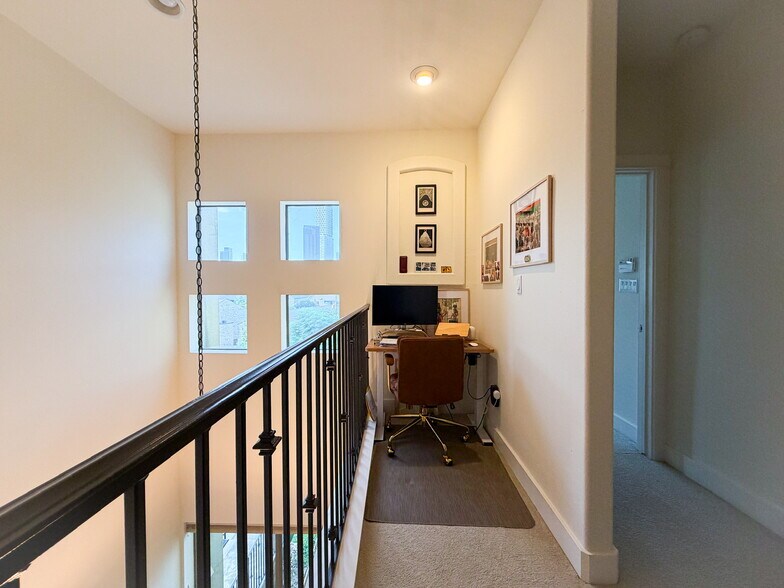 Building Photo - 506 Sunny Ln