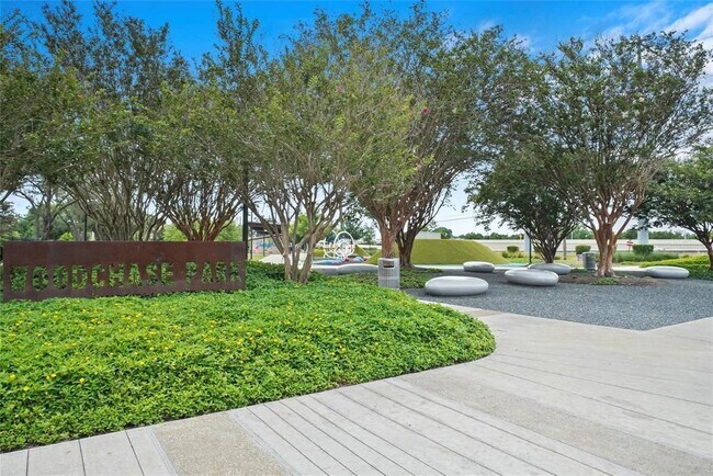 Building Photo - 3900 Woodchase Dr